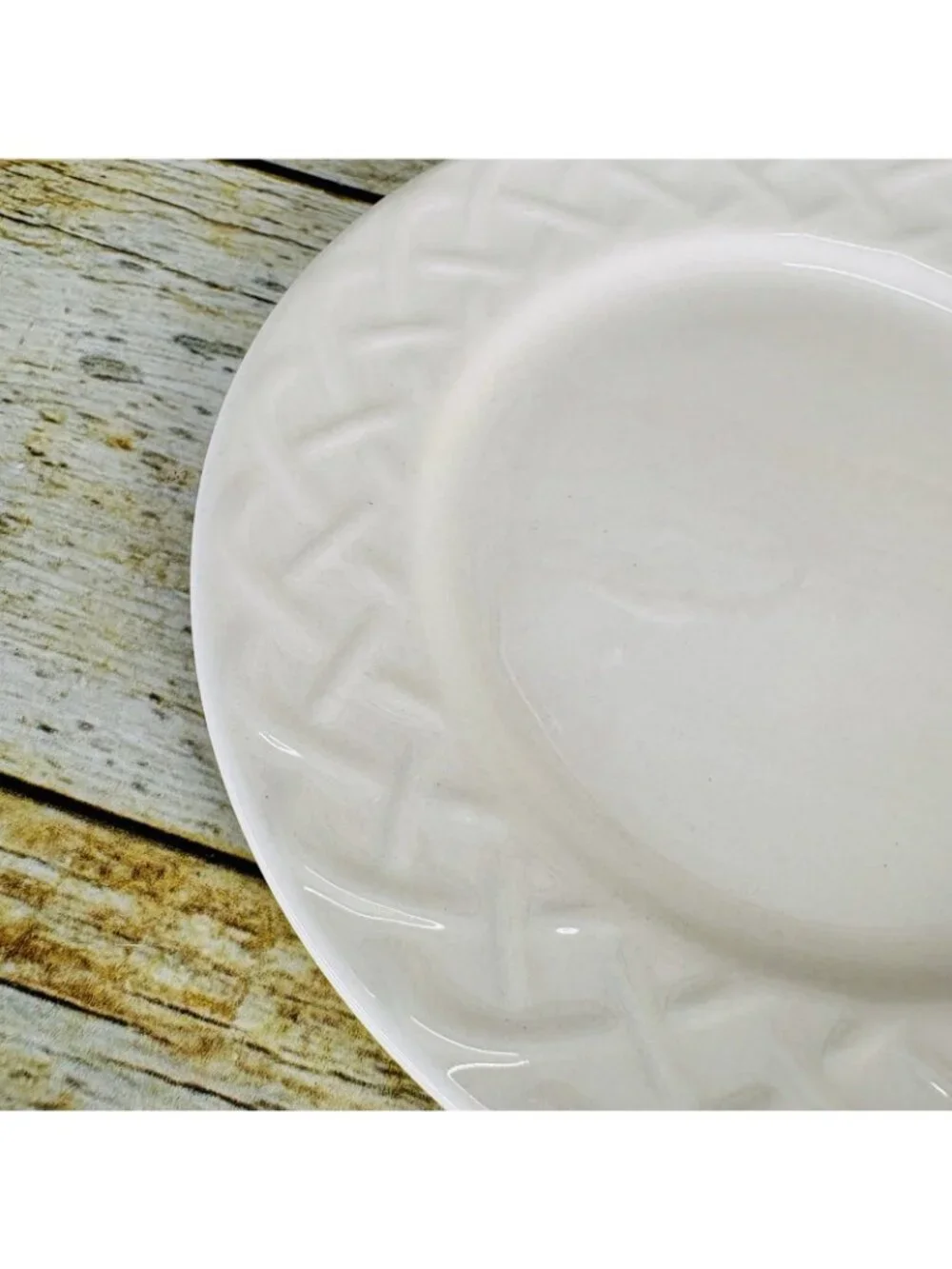 Oneida PICNIC White Embossed Basket Weave Stoneware 6